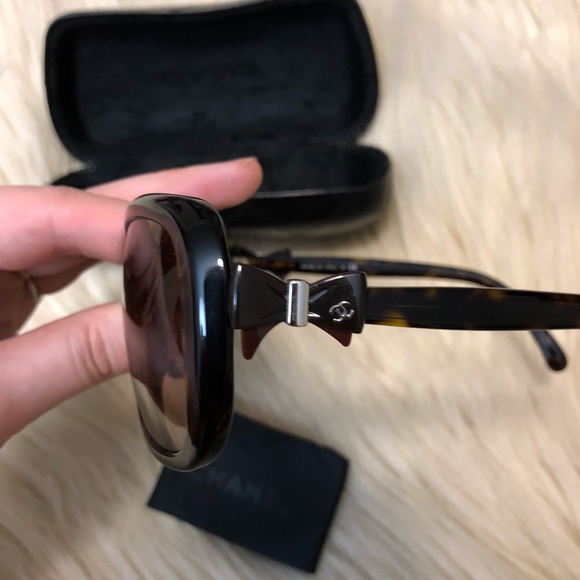 Chanel Bow-Embellished tortoiseshell CC Sunglasses - Picture 4 of 8